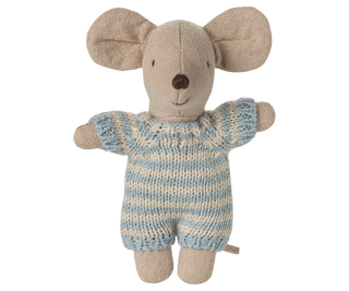 Stuffed toy mouse in a knitted outfit on a white background