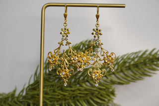 TRI LANTERN FLOWER EARRING LA VIE